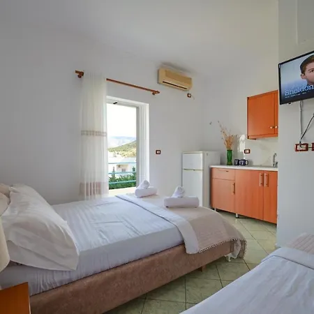 Sunflower Apartment *