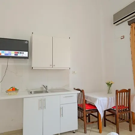Sunflower Apartment *