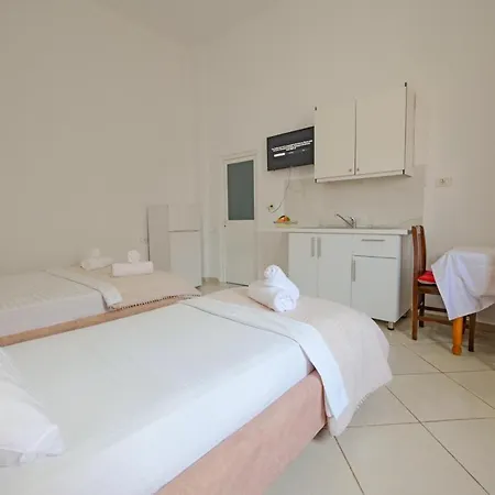 Apartment Sunflower Ksamil