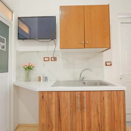 Apartment Sunflower Ksamil